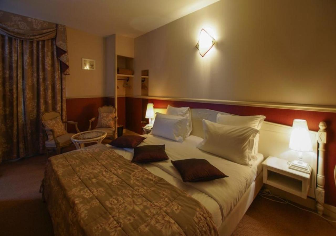 Hotel De La Tour Pont-de-l'Arche Ngoại thất bức ảnh