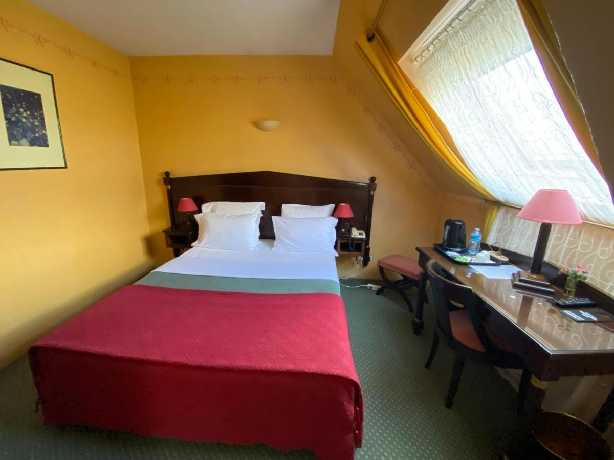 Hotel De La Tour Pont-de-l'Arche Ngoại thất bức ảnh